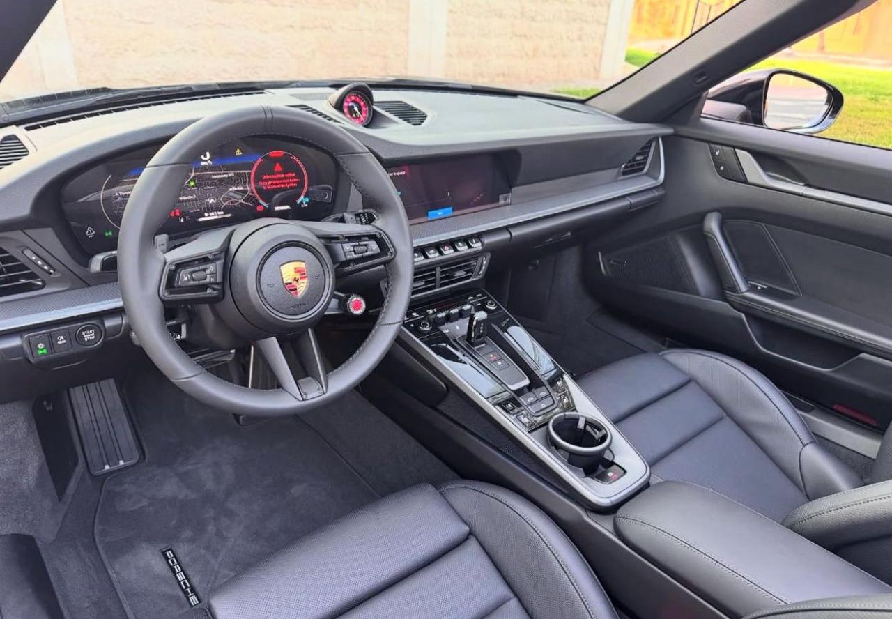 Porsche 911 - Image 1