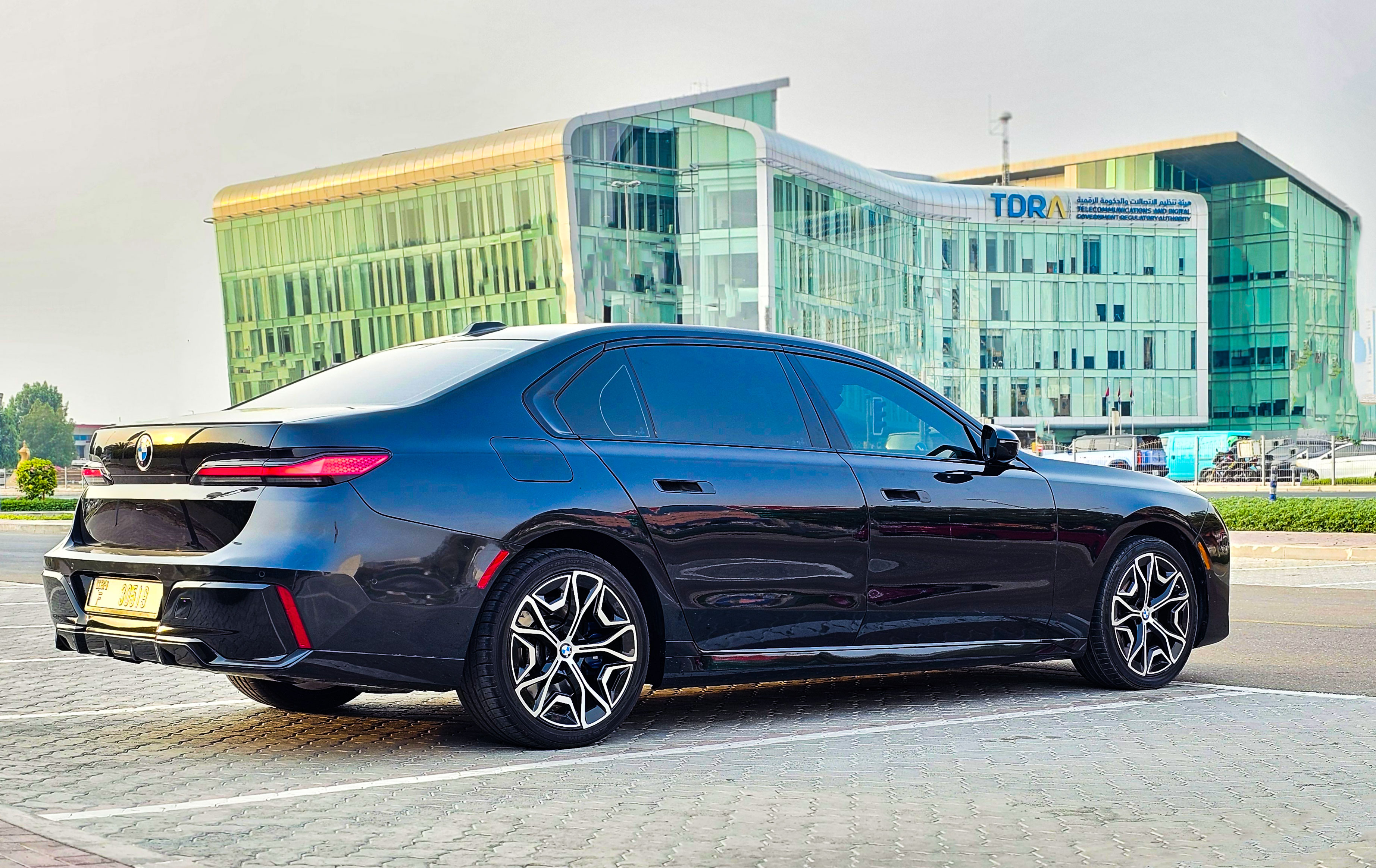 BMW 740i - Image 2