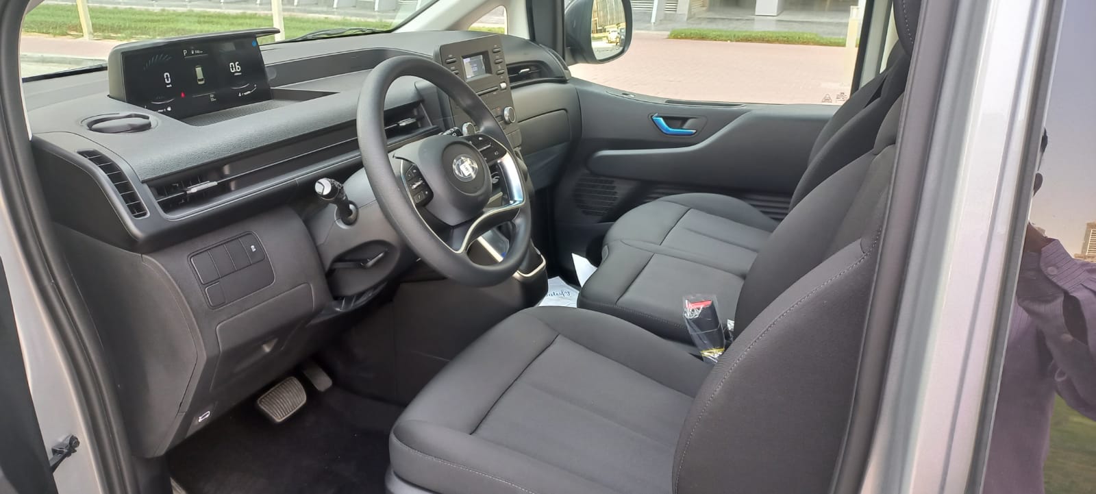 Hyundai		 Staria 11S - Image 4