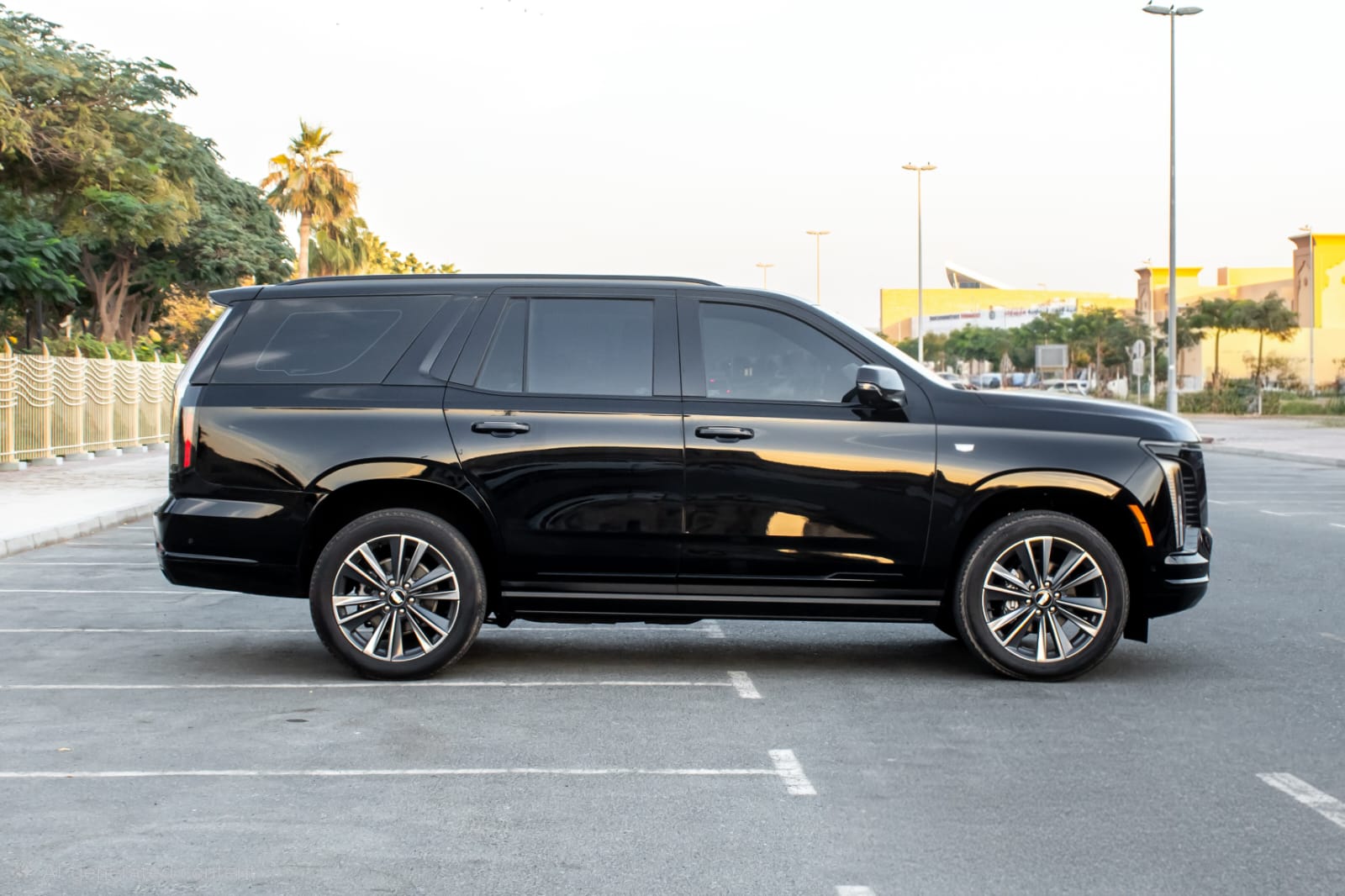 Cadillac Escalade - Image 4
