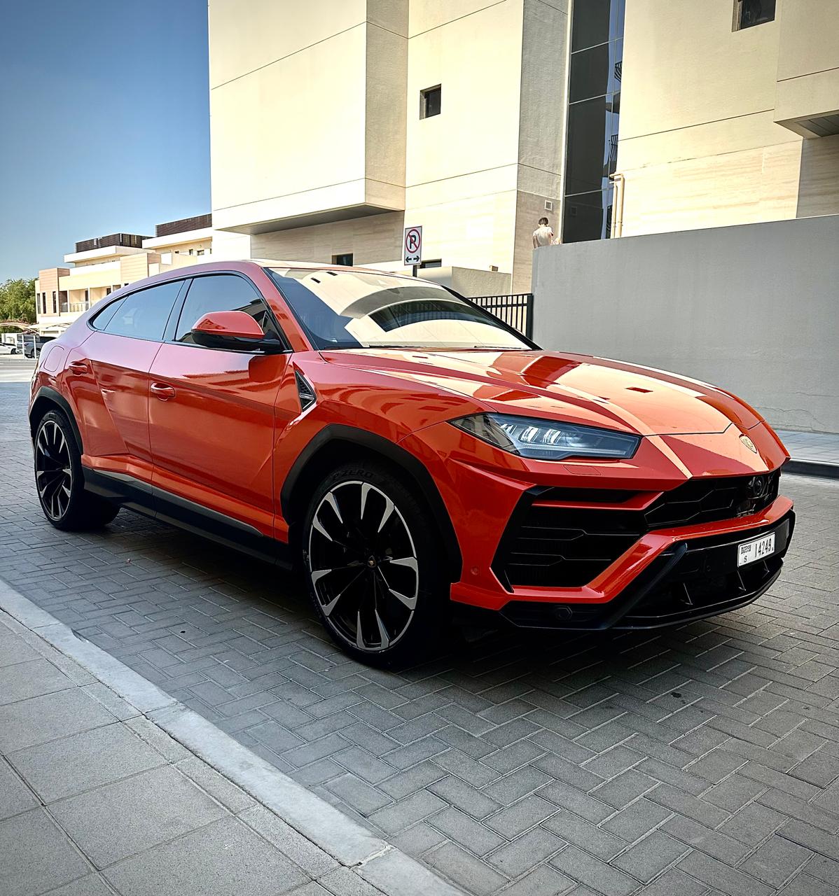 Lamborghini Urus - Image 2