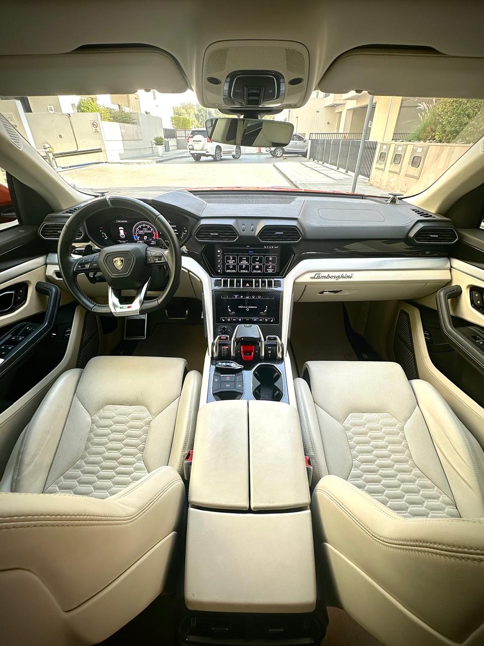 Lamborghini Urus - Image 11