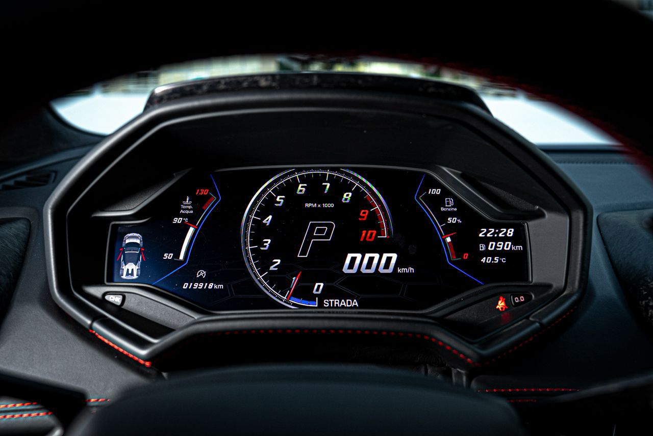 Lamborghini  Evo Spyder - Image 10