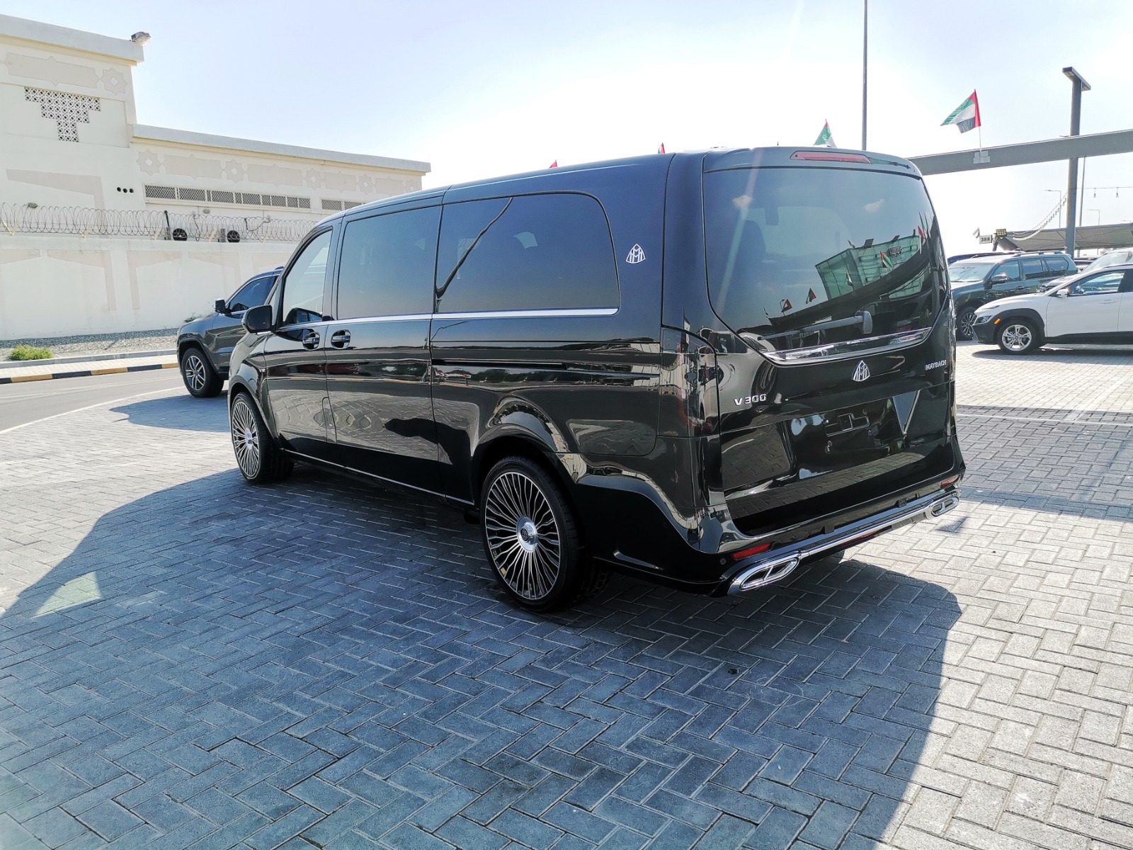 Mercedes Benz  V300 - Image 2