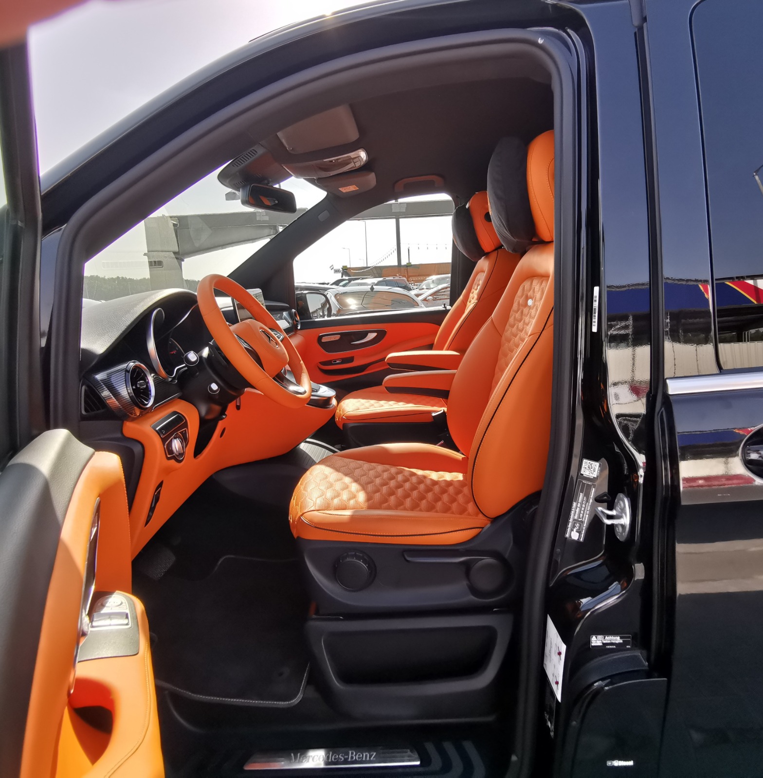 Mercedes Benz  V300 - Image 4