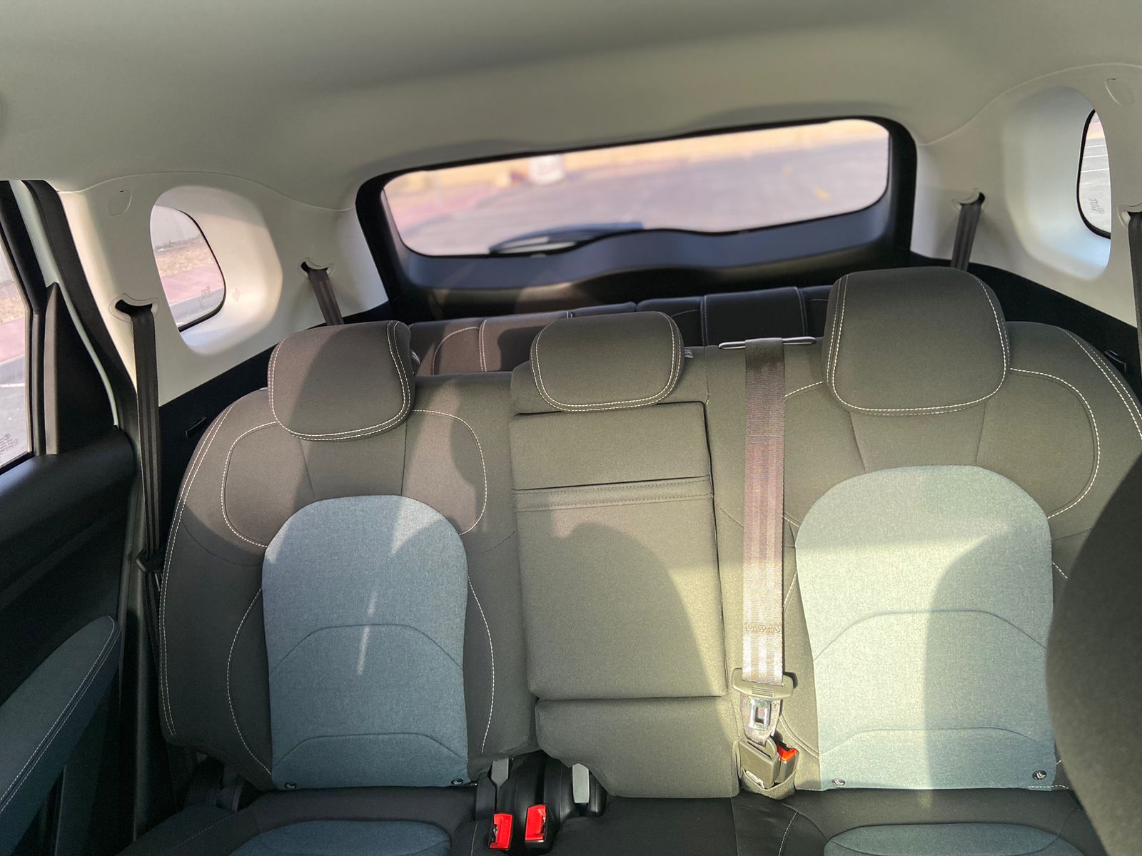 Chevrolet		 white - Image 3