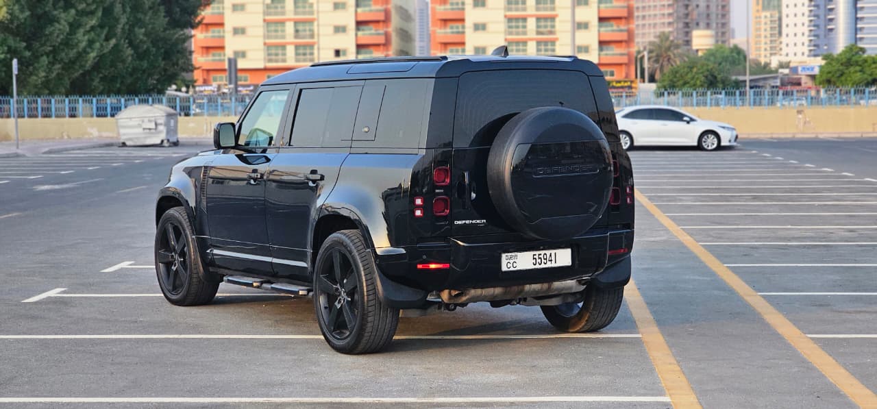 Land Rover Defender - Image 2