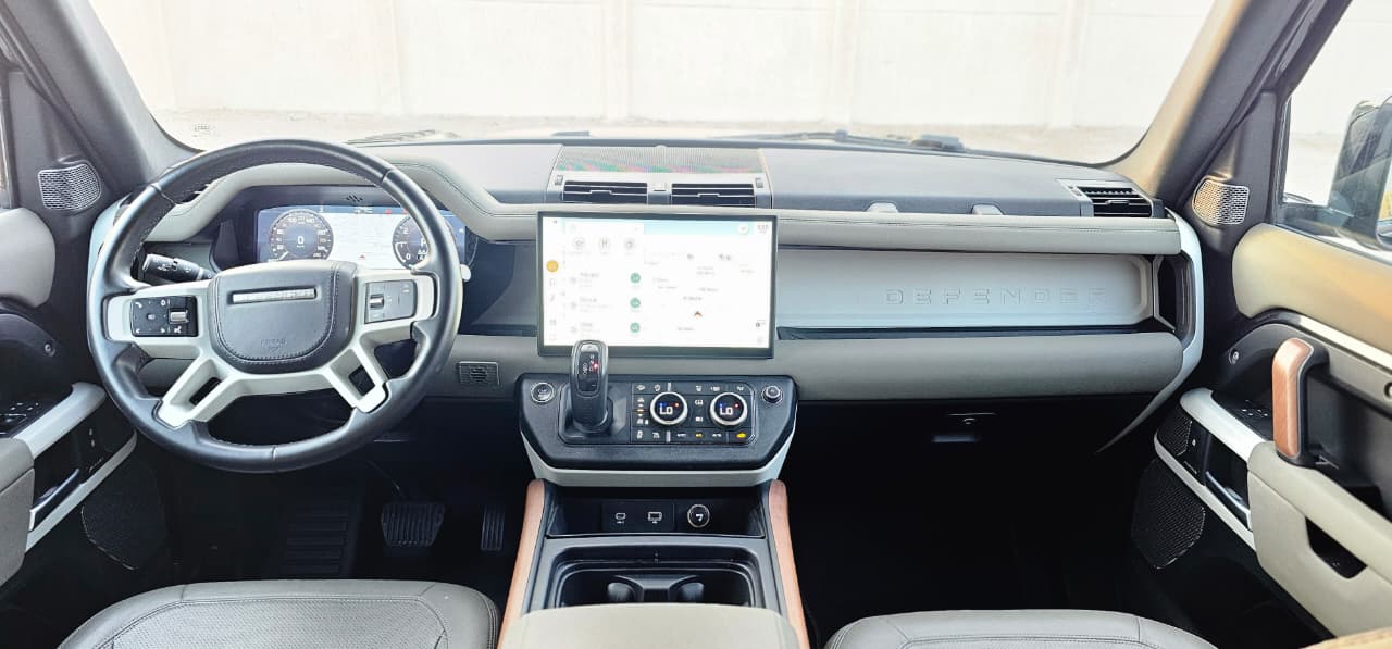 Land Rover Defender - Image 3