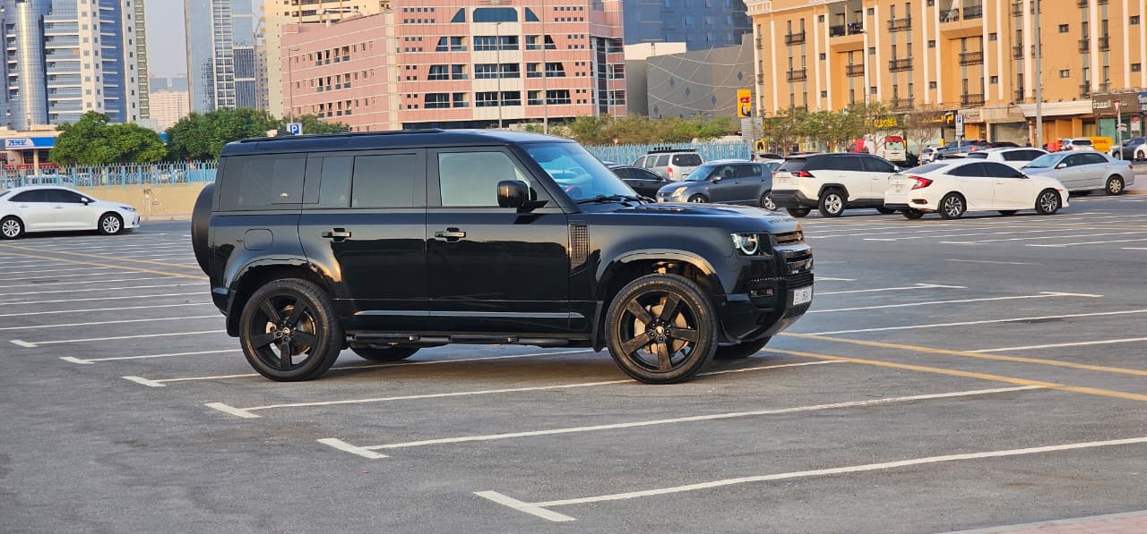 Land Rover Defender - Image 6