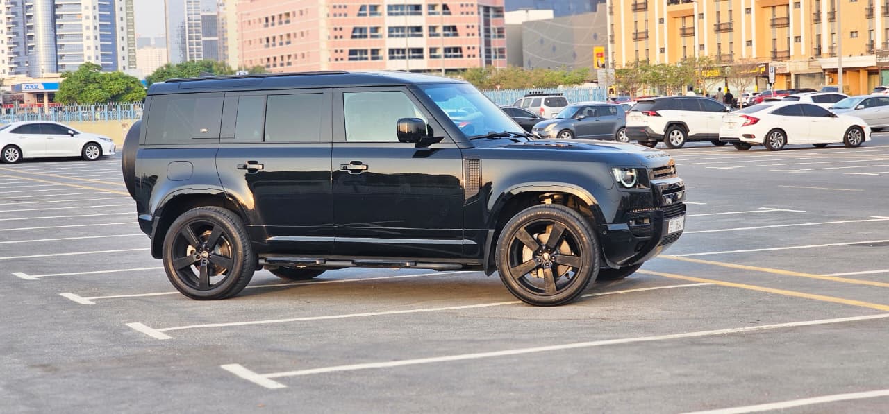 Land Rover Defender - Image 8