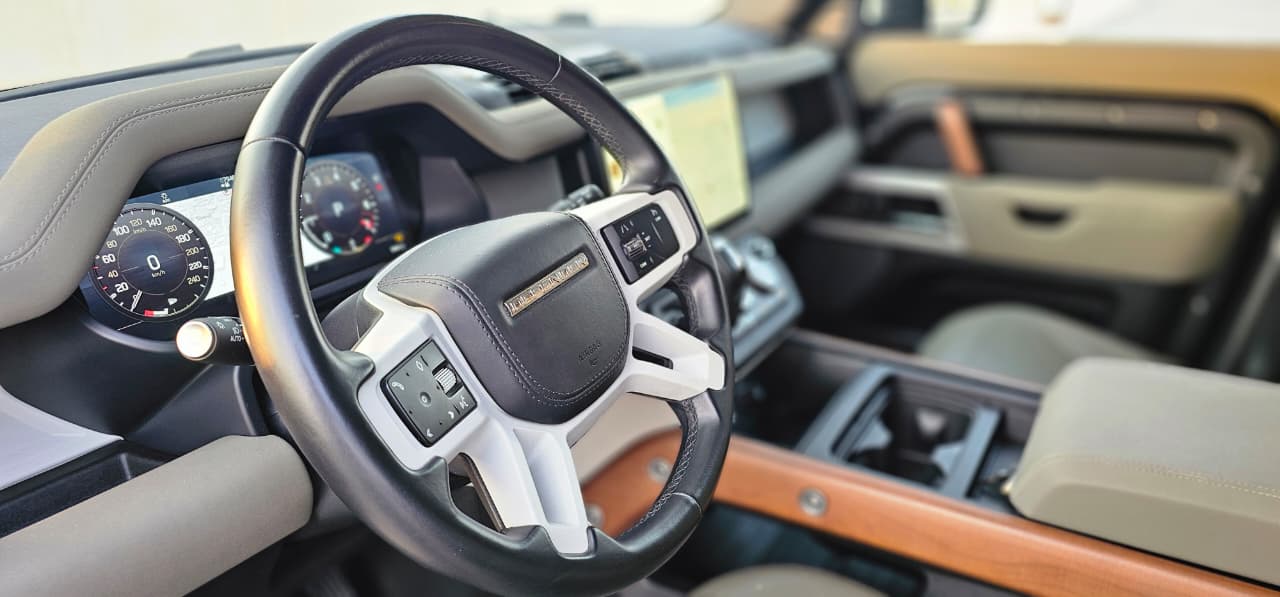 Land Rover Defender - Image 13