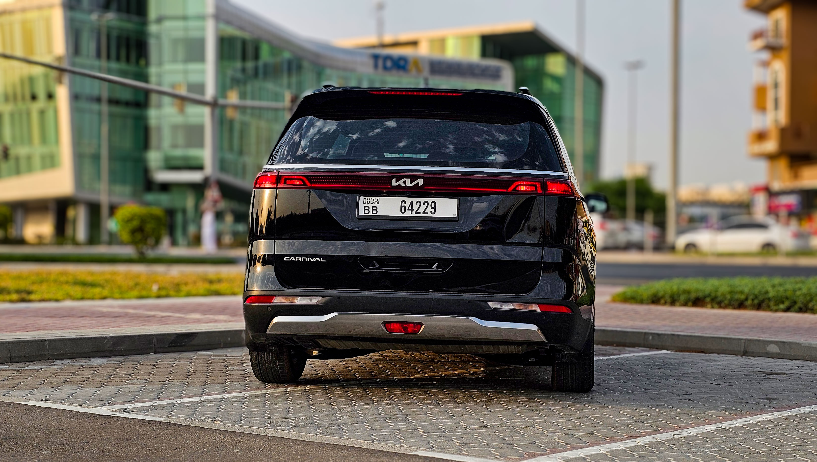 KIA		 Carnival - Image 3