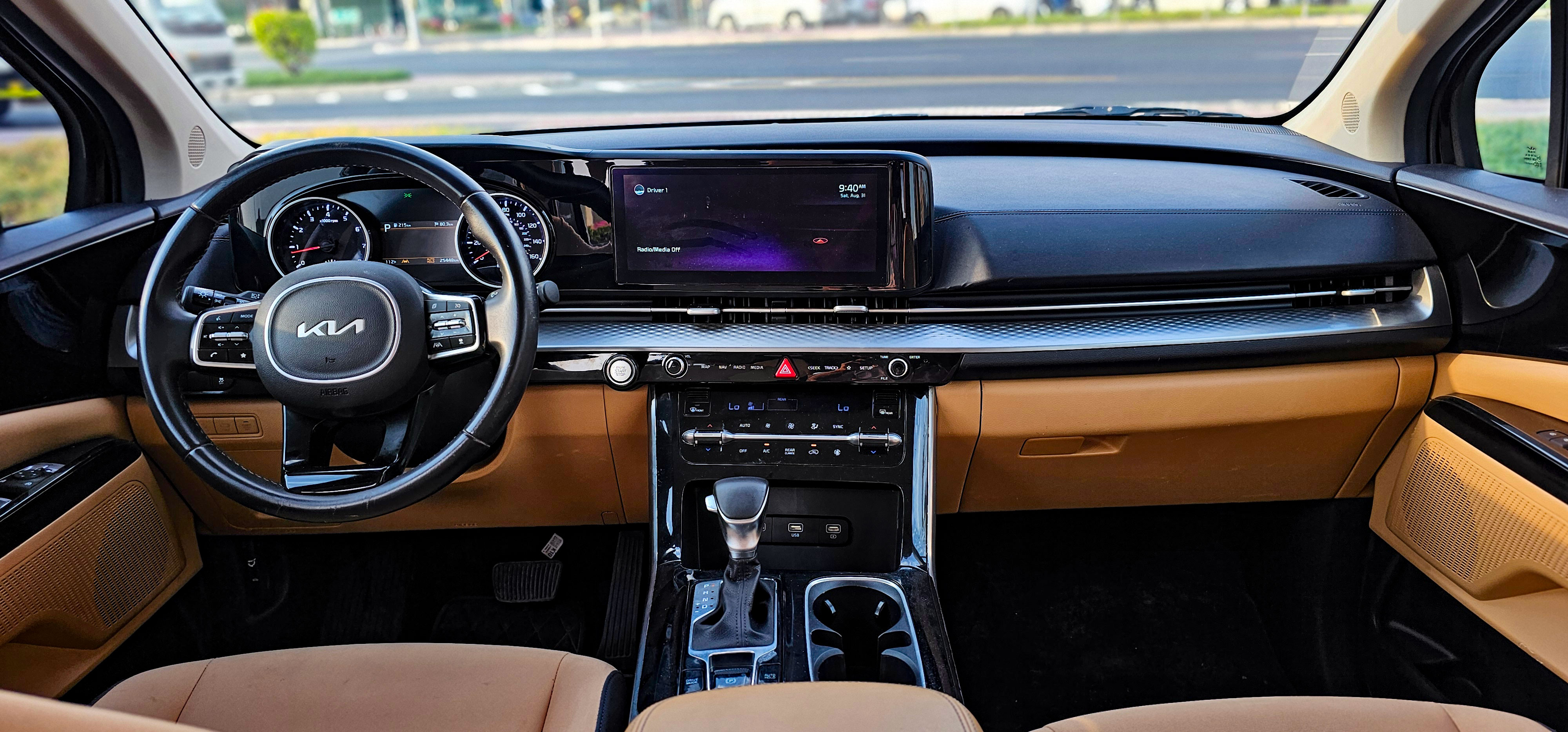 KIA		 Carnival - Image 4