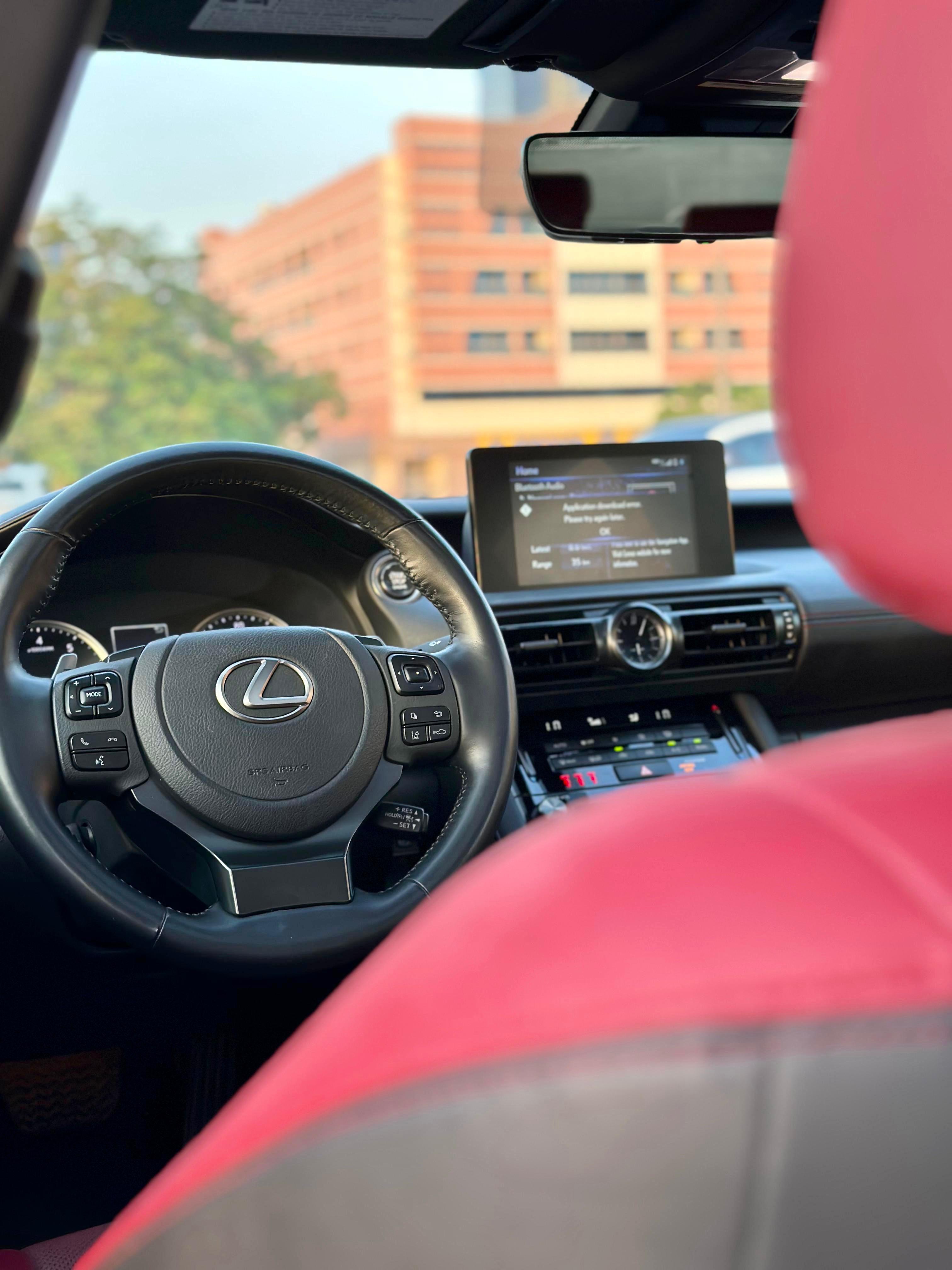 Lexus IS300 - Image 9